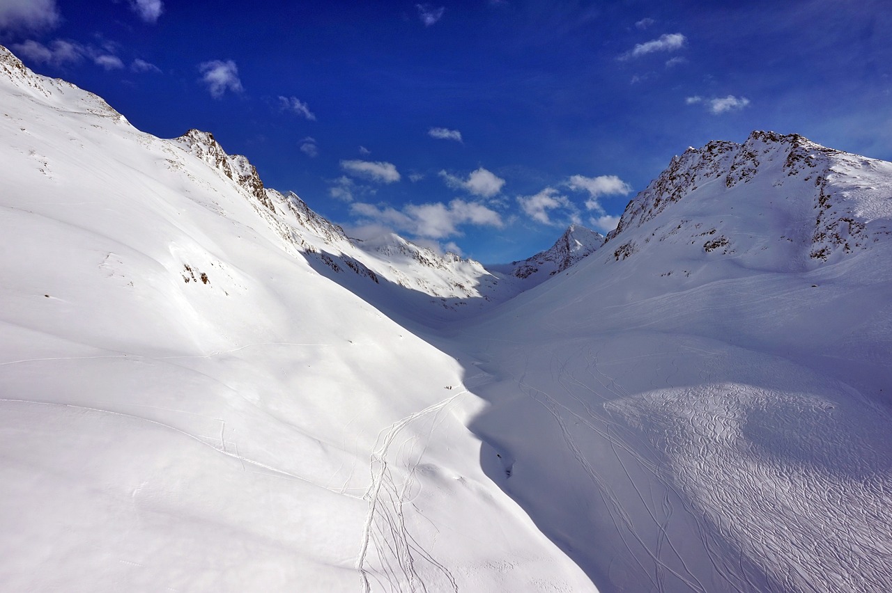 湖北滑雪场魅力与活力，雪上运动的精彩展现